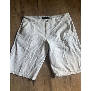 Vintage Oakley khaki Chino Shorts size 36